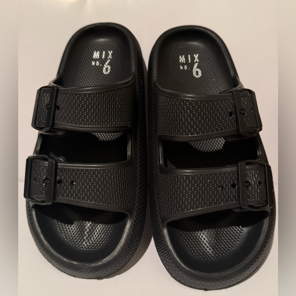 Mix No. 6 women’s 
Sianey Slide Sandal 
Size 7M